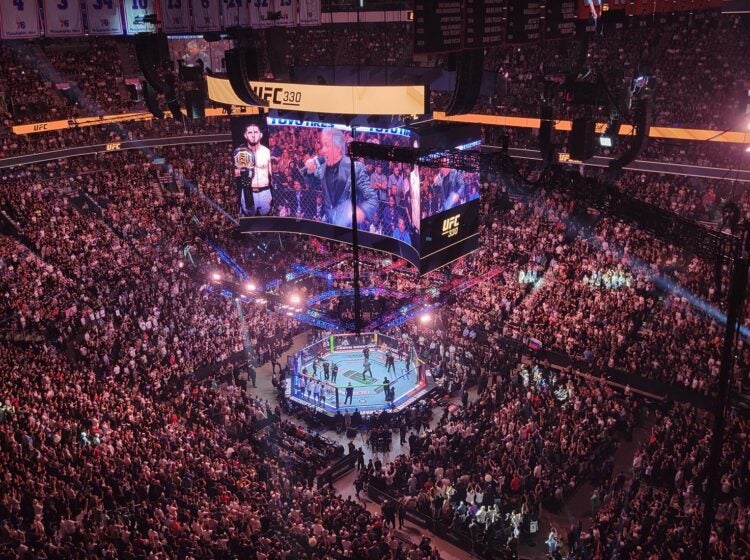 ufc-philadelphia-2026-08-15-cs-5 the crowd inside Xfinity Mobile Arena for UFC 330