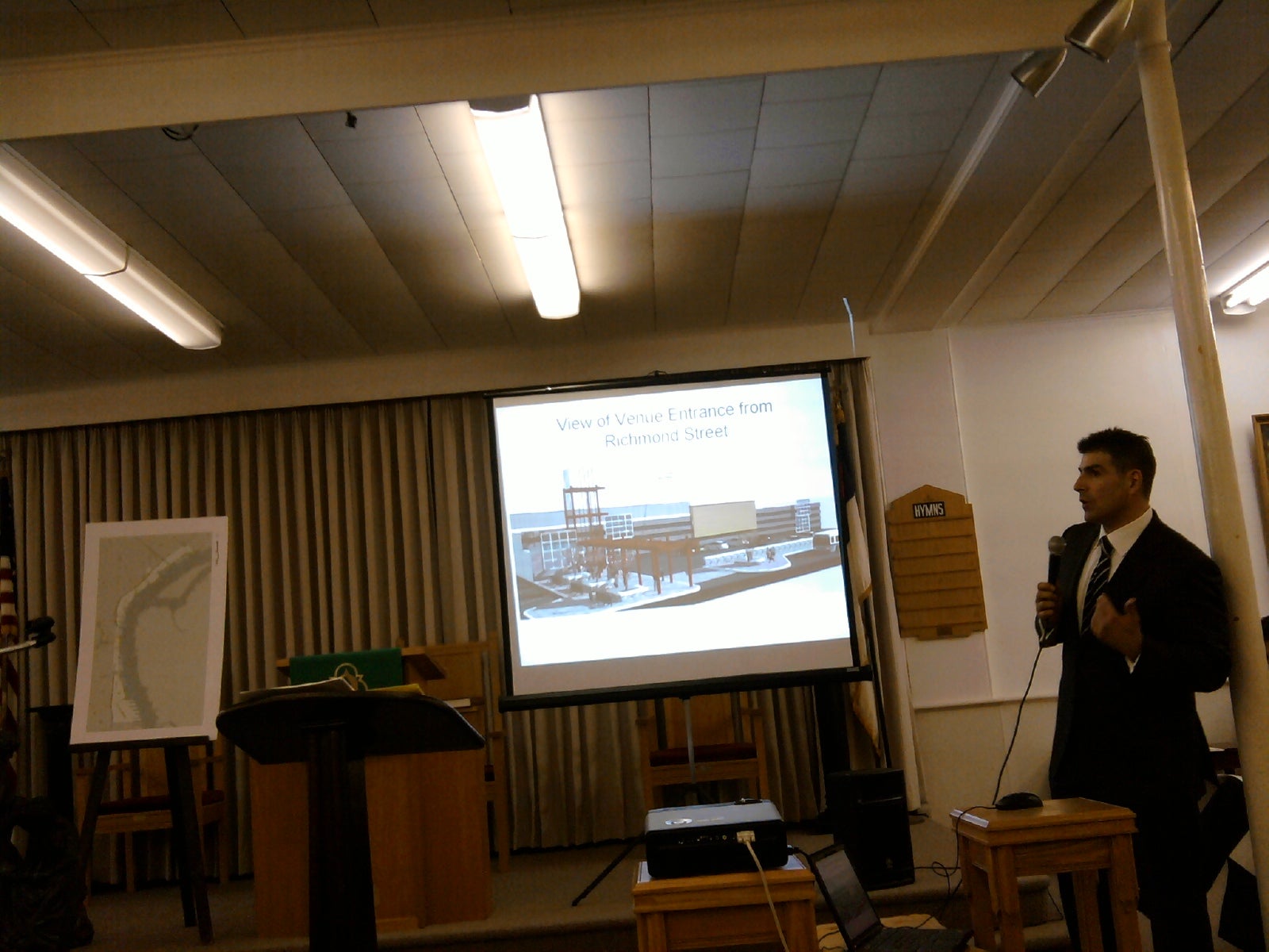David Grasso explains venue at Fishtown meeting