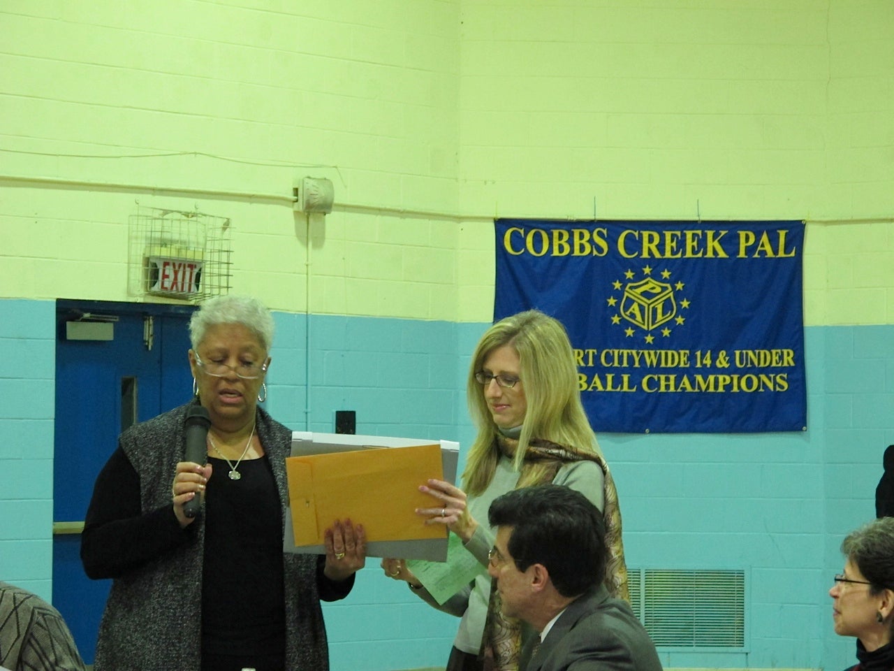 Commissioner Carol Rice presented the PaRC Stars award to Shari Horowitz