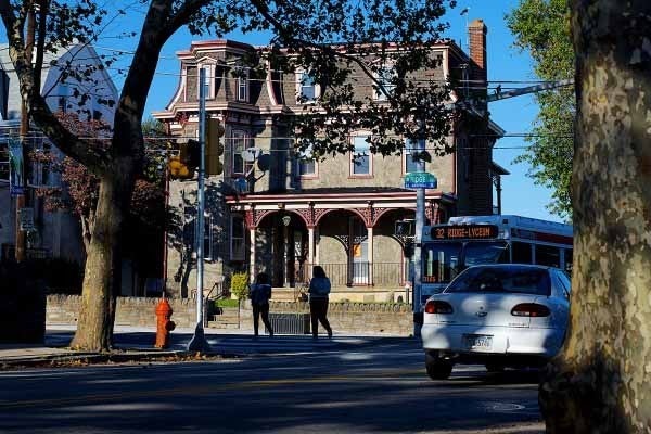 Owners of the Bunting House and neighboring properties have agreed to hold off on demolition for a month / Bas Slabbers