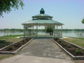 http-neastphilly-com-wp-content-uploads-2012-08-gazebo-350x262-jpeg