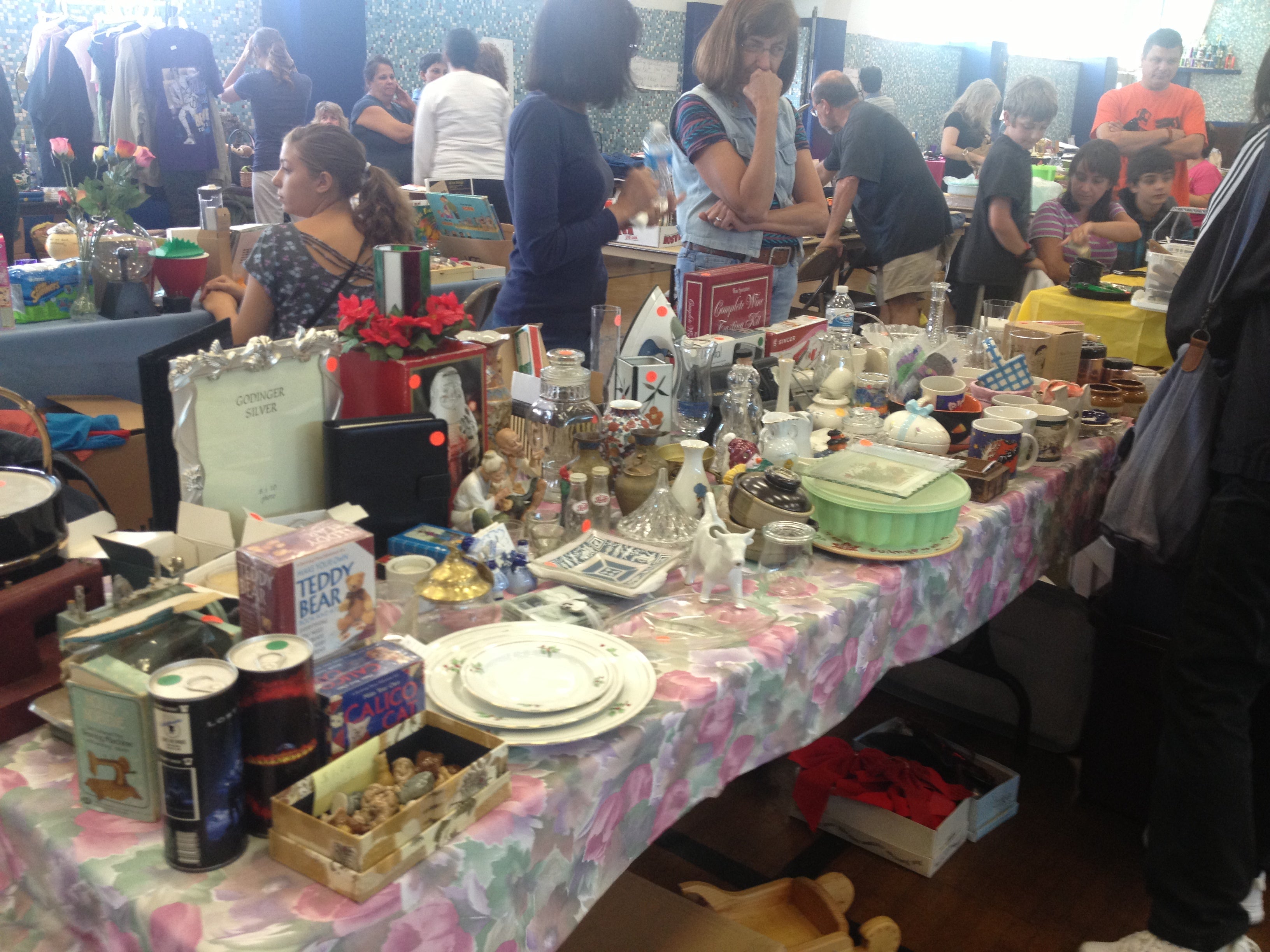 http-neastphilly-com-wp-content-uploads-2013-09-fa1302northeastfleamarket-jpg