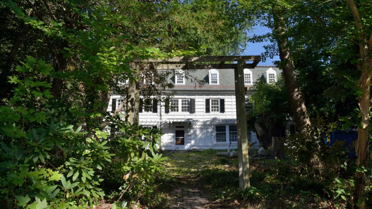 The 104-year-old house at 415 W. Moreland Ave. / Bas Slabbers for Newsworks