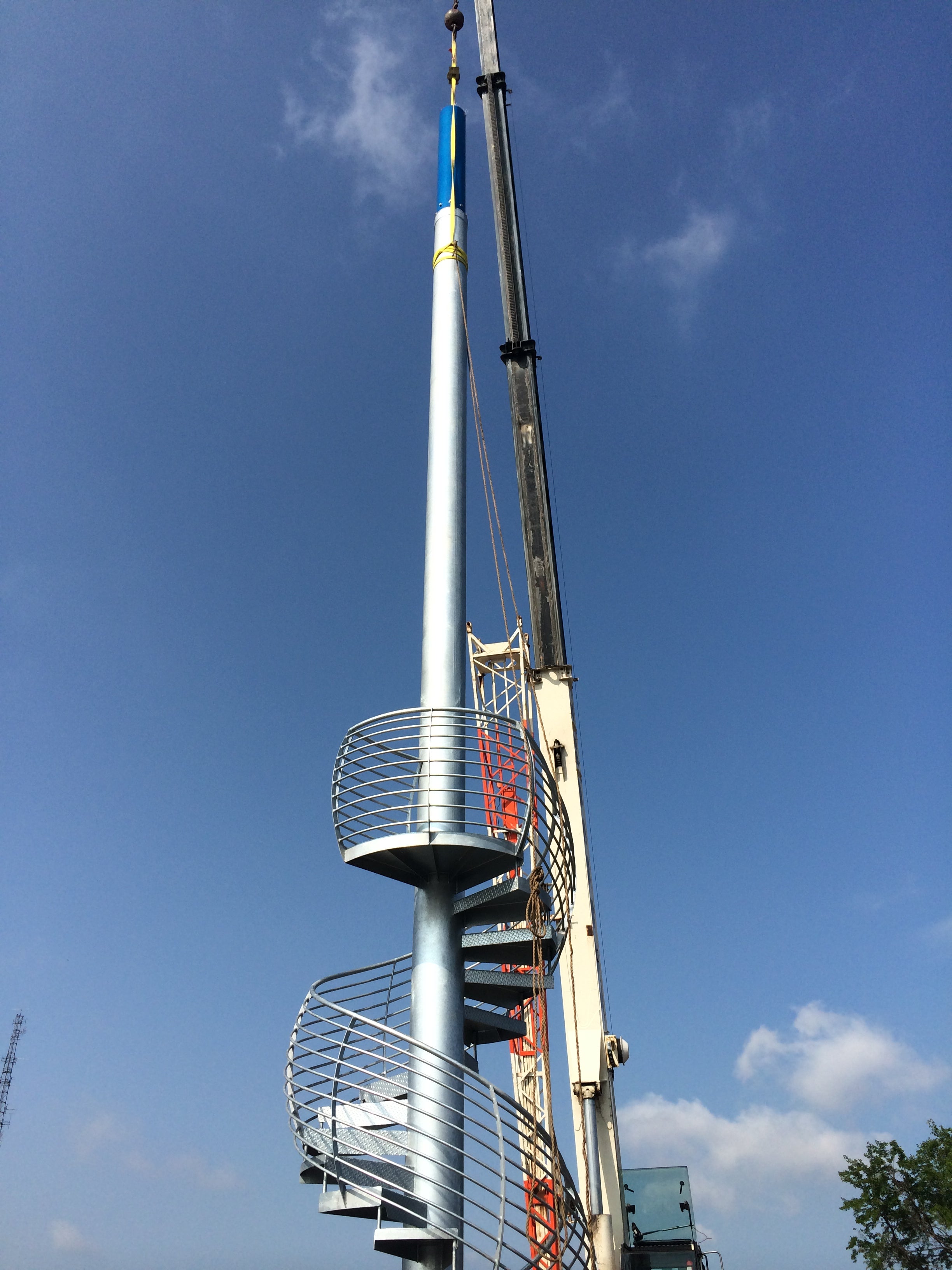 The Land Buoy sculpture by Jody Pinto is installed at Pier 53. DRWC photo