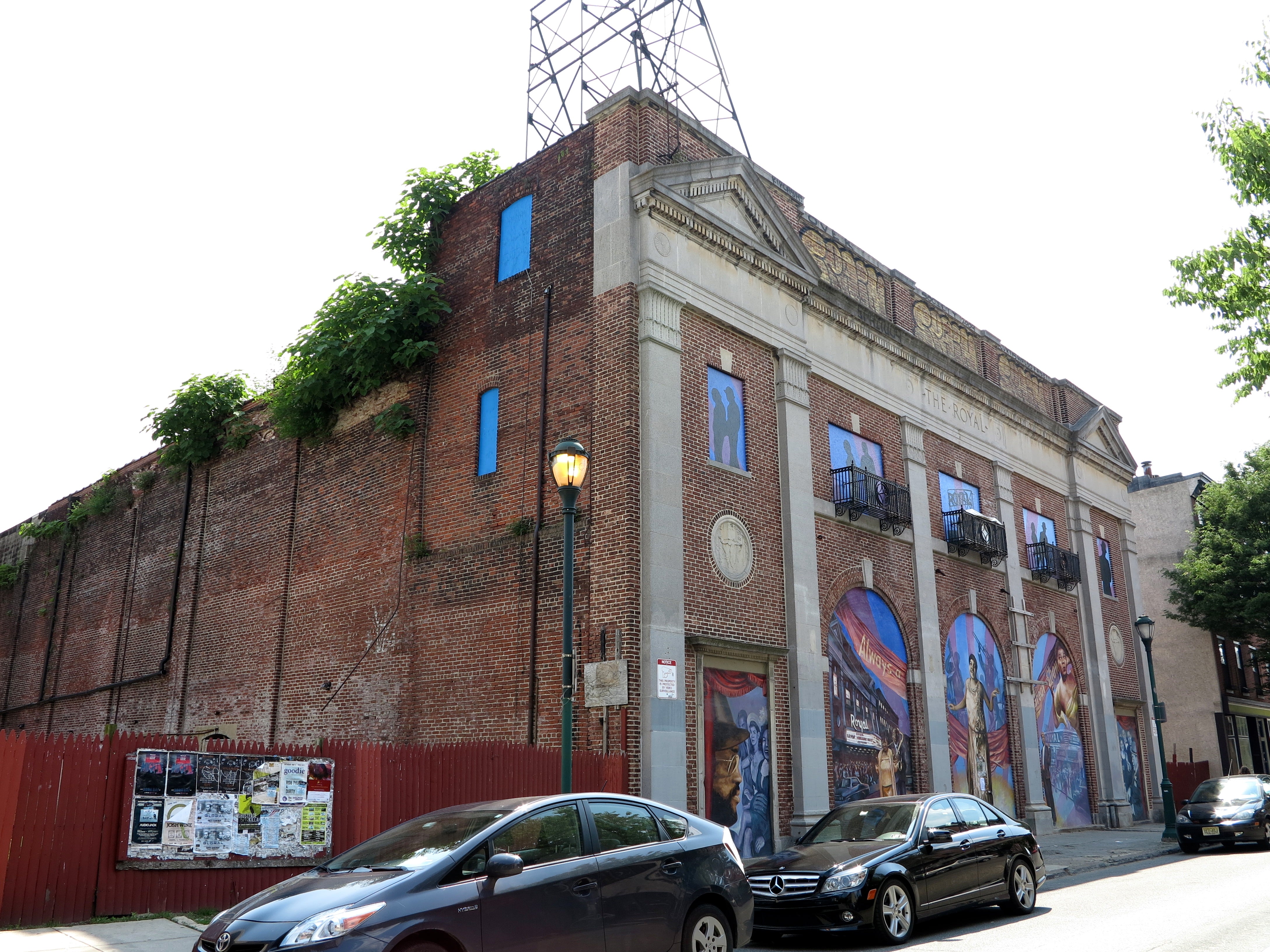 The Royal's masonry is in fragile condition due to mortar loss and extensive biogrowth.