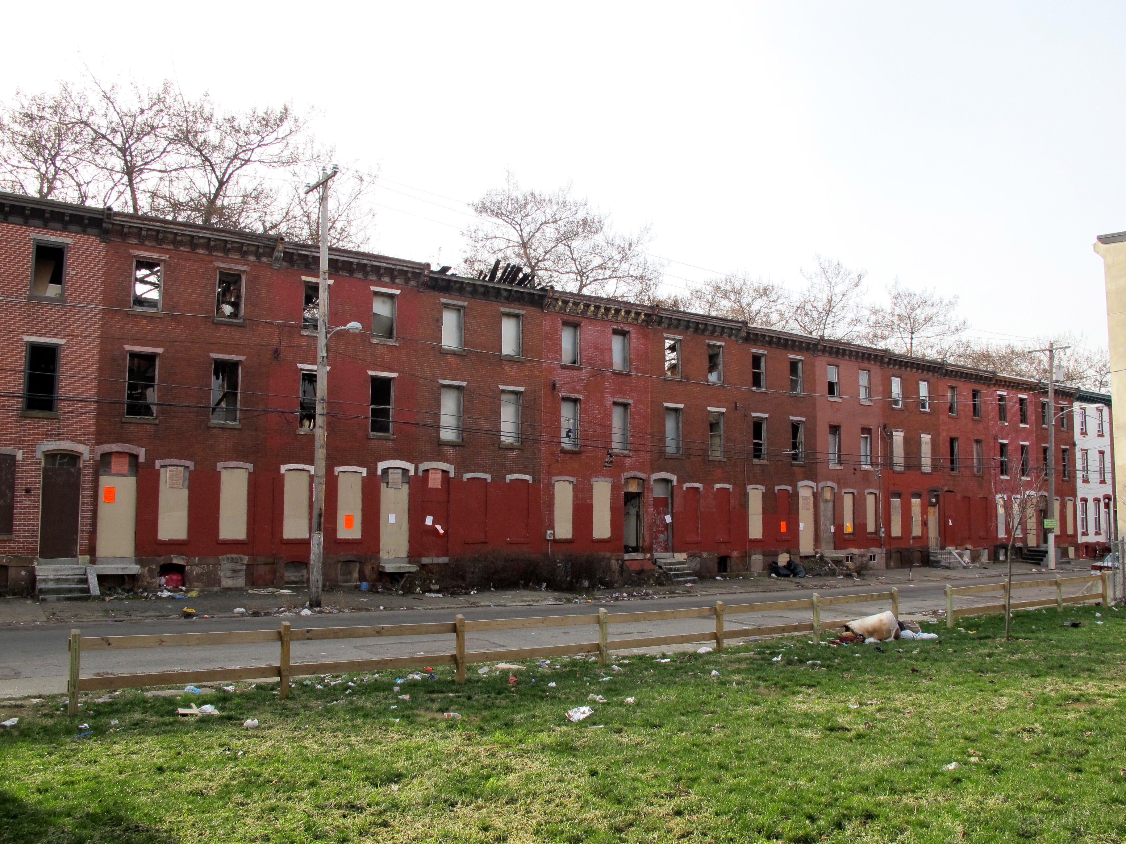 2400 block of Oxford Street, before demolition, January 2016 | Ashley Hahn/PlanPhilly