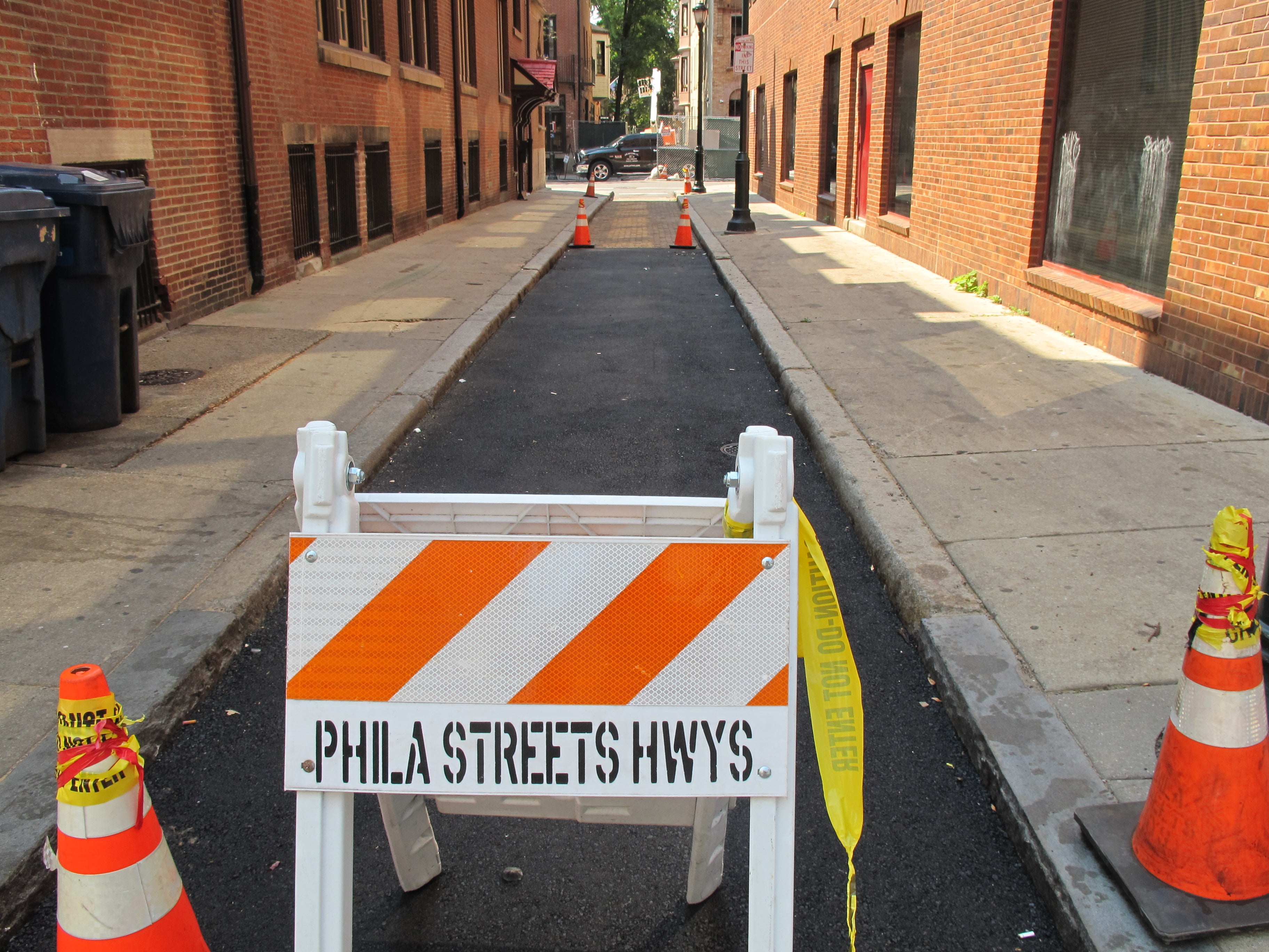 About one quarter of the block between Locust and Walnut was resurfaced in wood blocks, another quarter temporarily paved, and the rest left.