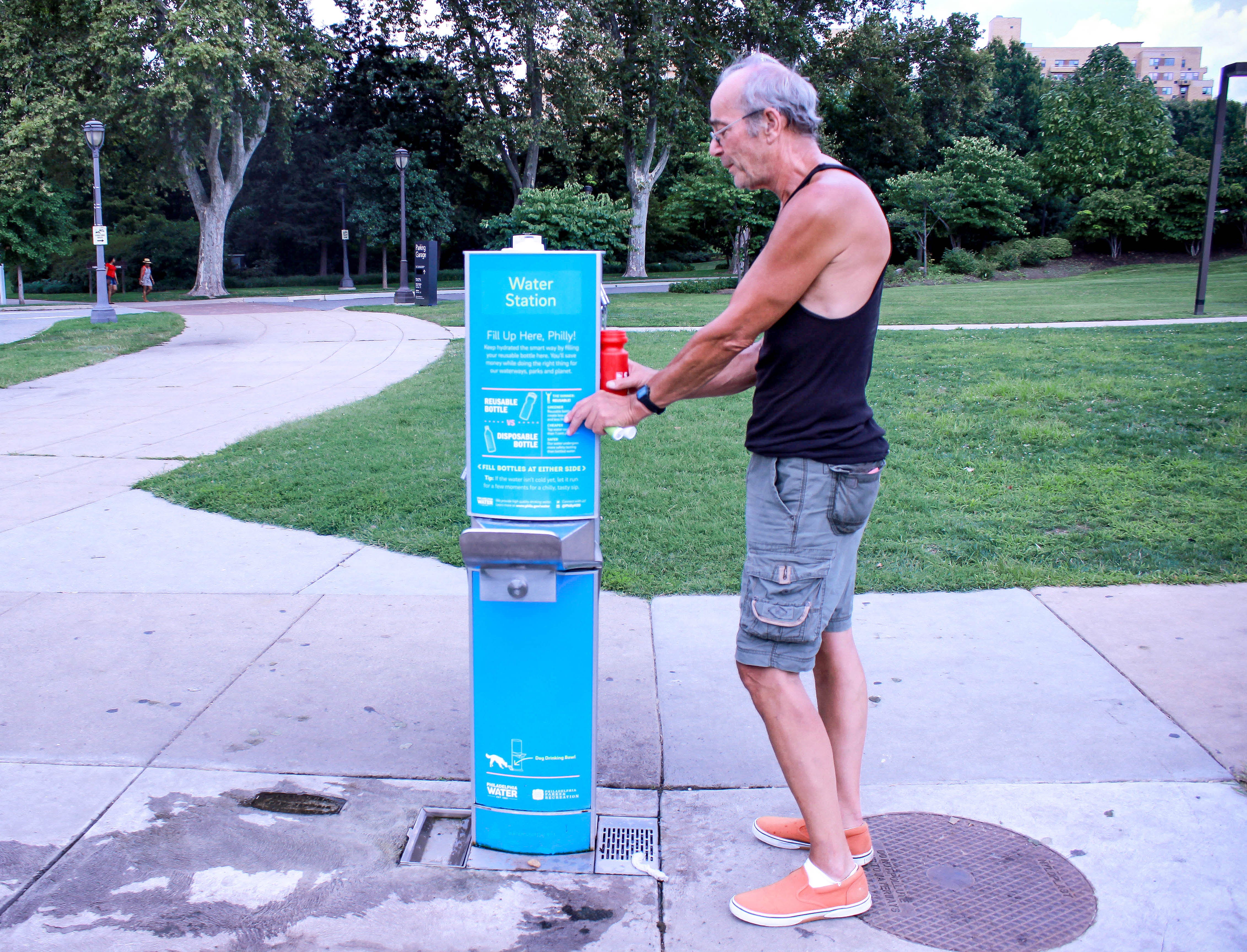 Herb Henschke refills his water bottle at a kiosk near the Fairmount Water Works. | Samantha Maldonado