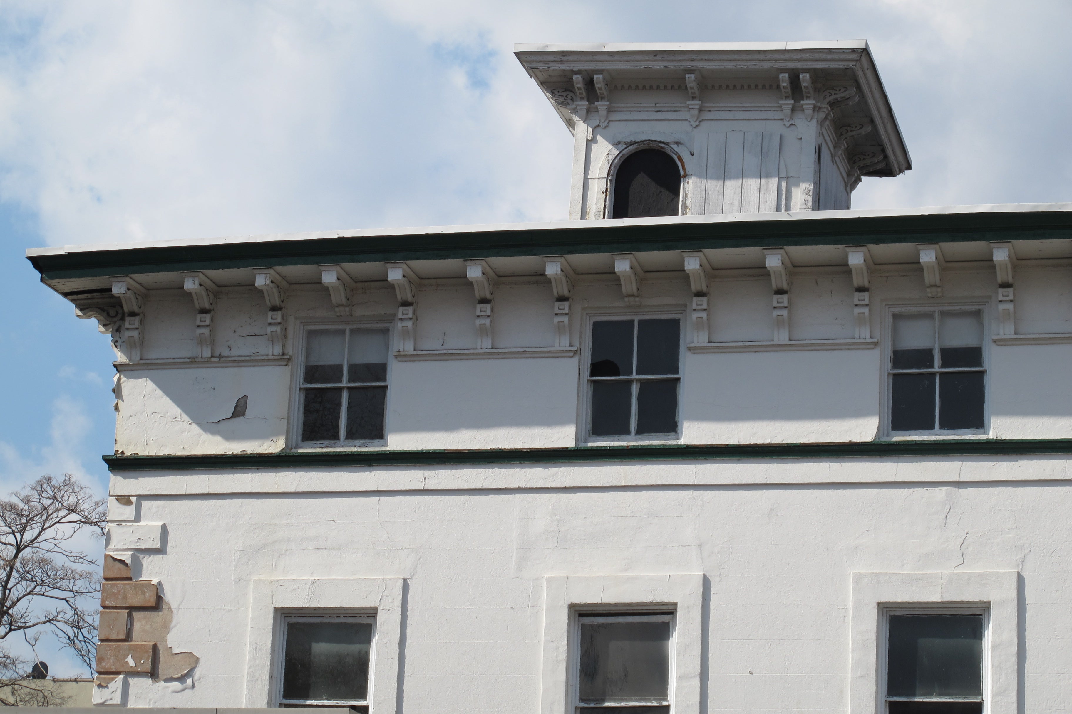 (40th and Pine's crooked cupola.)