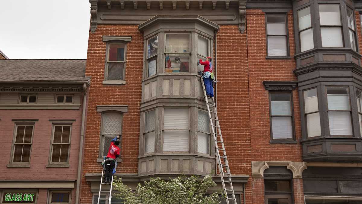 Window washers in York, PA | Lindsay Lazarski/WHYY