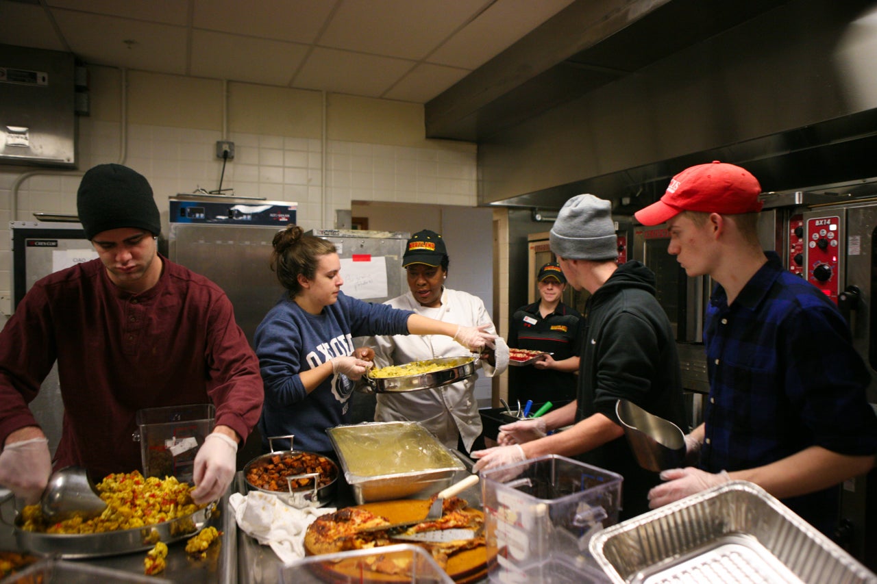 Food Recovery Network collecting food for redistribution | courtesy of Antonio Hernandez