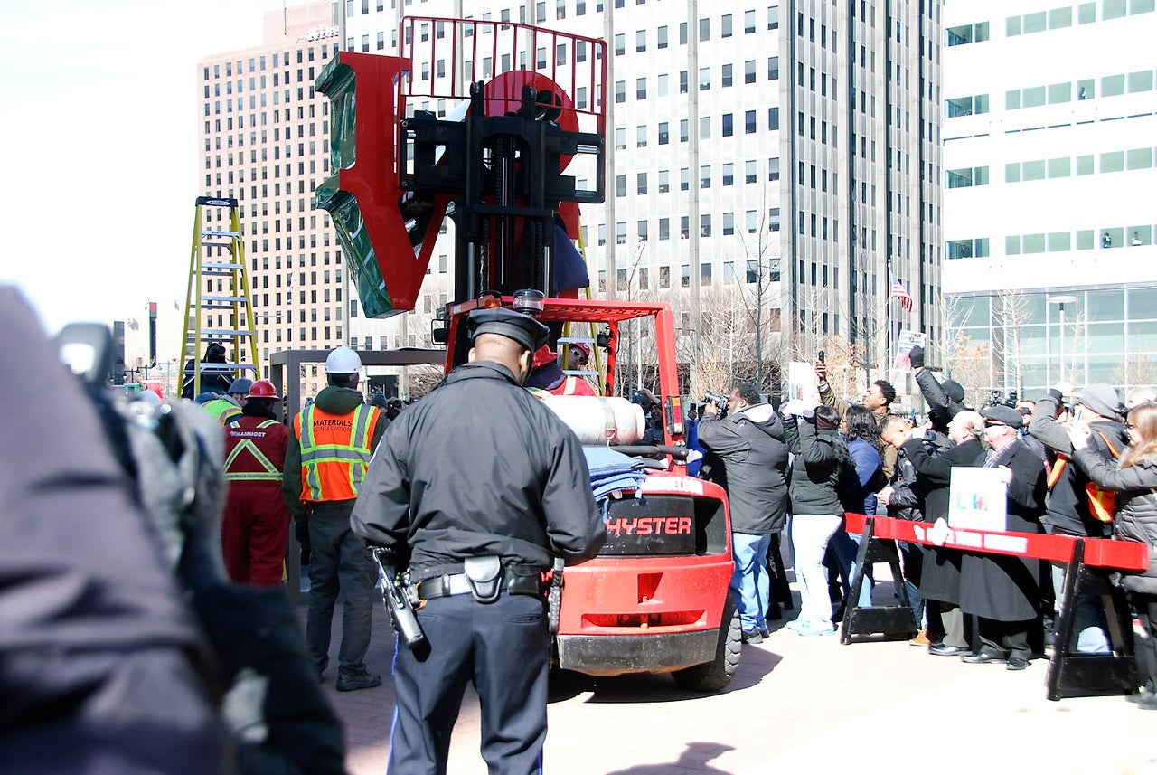 Onlookers clamor to get that first shot of the LOVE statue’s triumphant return to LOVE Park February 2017. Credit: Sophie Heng. 