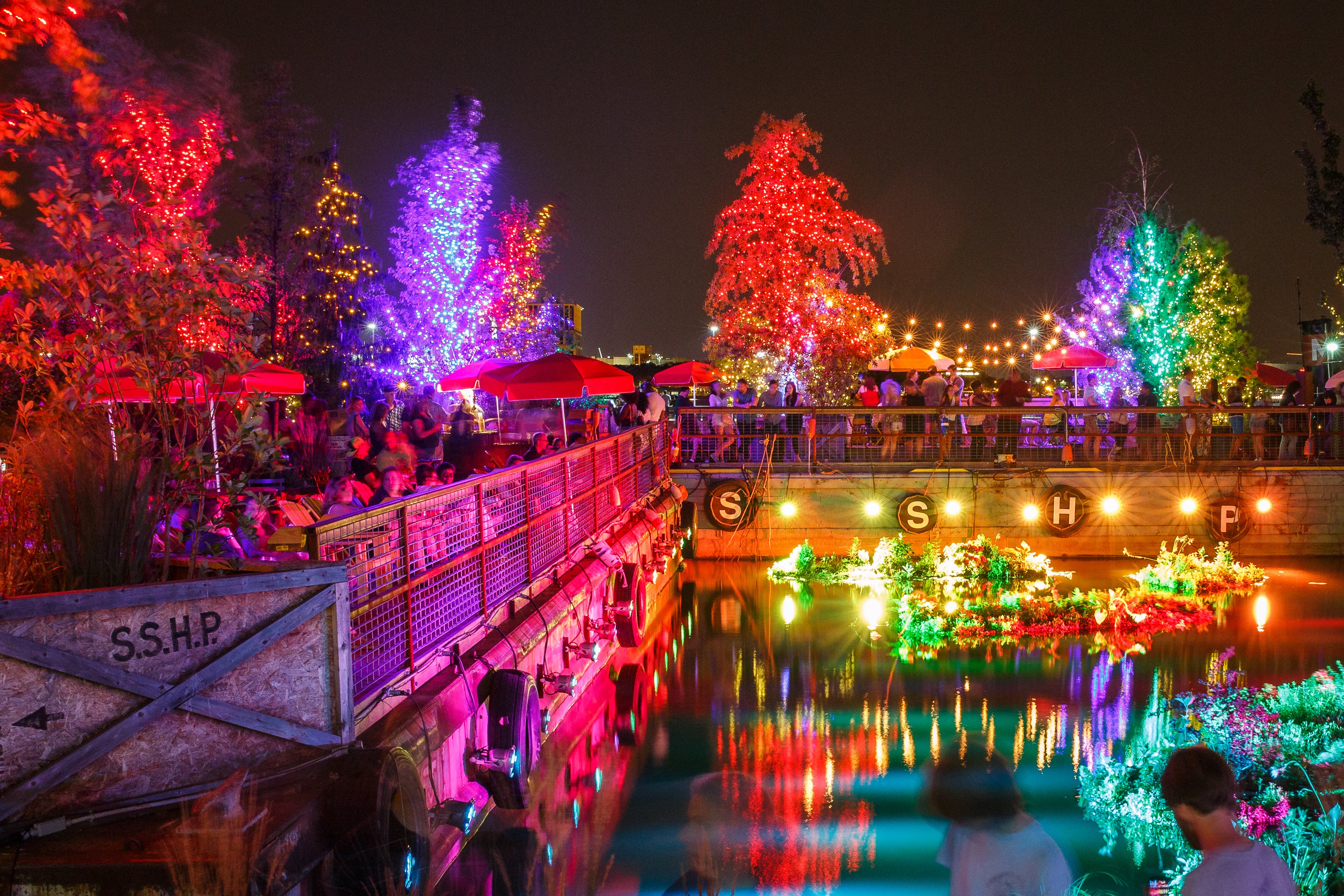 The barge at Spruce Street Harbor Park. (Matt Stanley/DRWC)