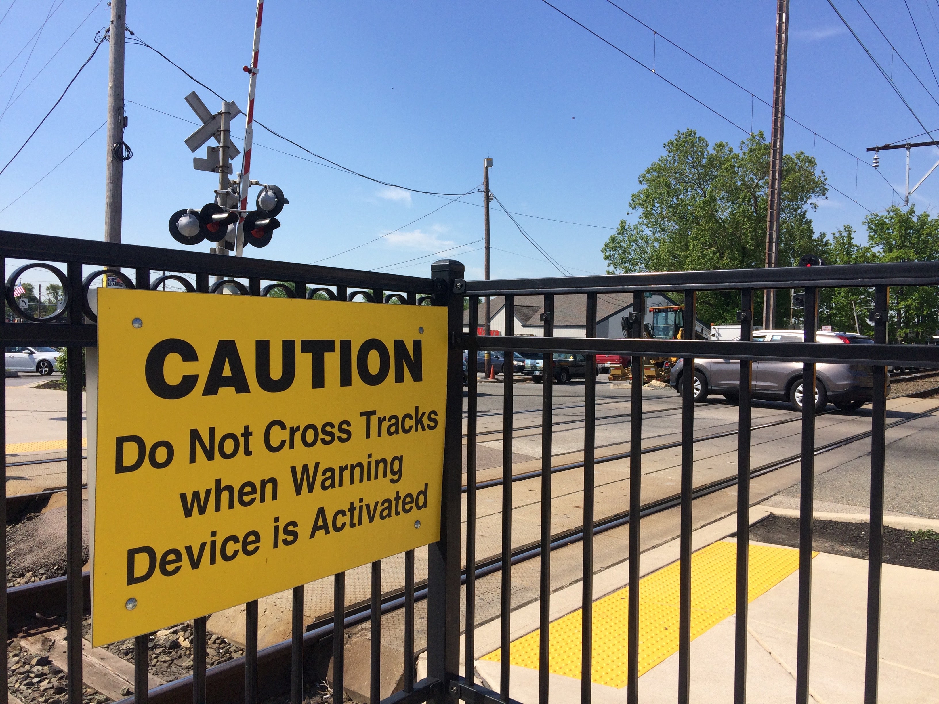 Track crossing caution sign at Primos Station