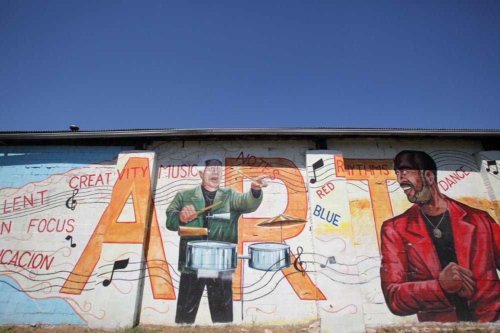 Mural at 6th St. and Diamond (photo by Neal Santos)