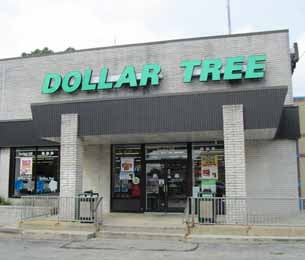 The Dollar Tree store at Ivy Ridge Shopping Center in Roxborough. (Megan Pinto/for NewsWorks)