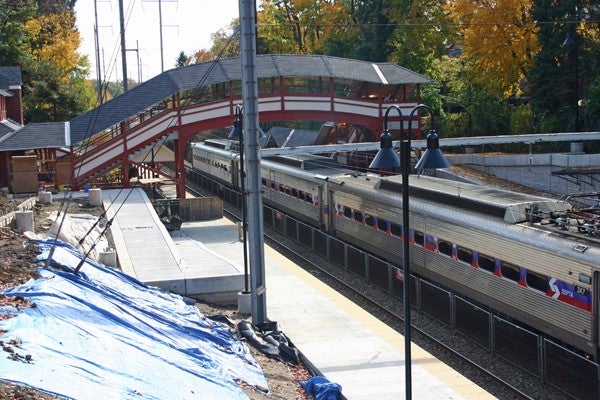 Crossing over the tracks requires using stairs. (Rachel Rawlings/For NewsWorks)