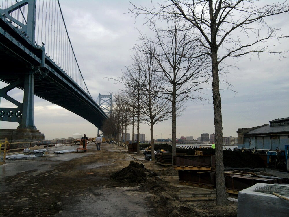 Looking toward the river from the promenade