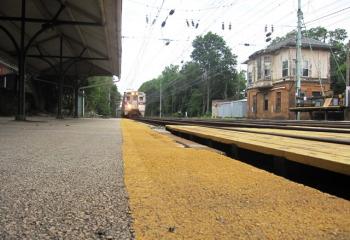 Rolling into Byrn Mawr Station