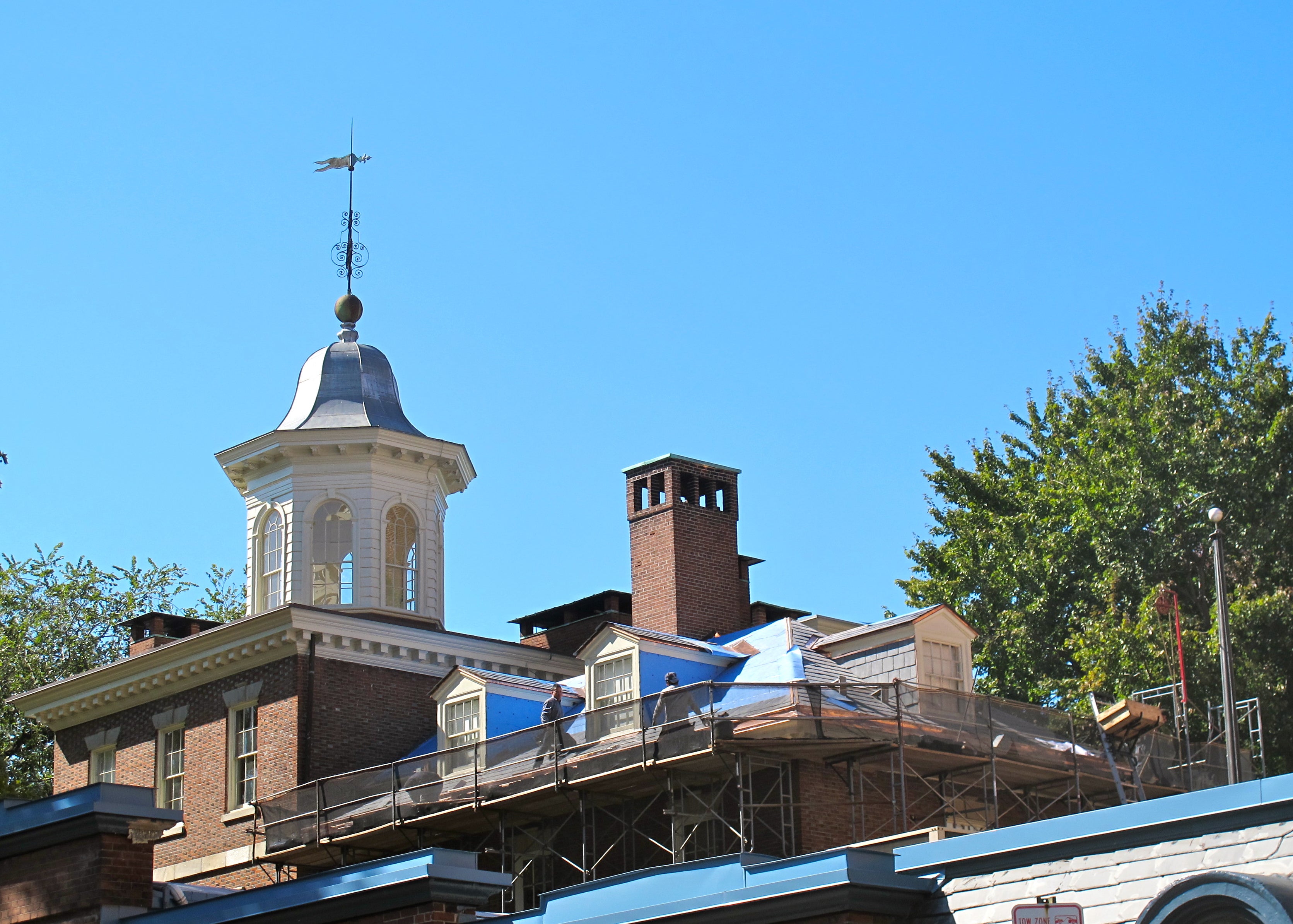 Pennsylvania Hospital's Pine Building gets new slate roof.