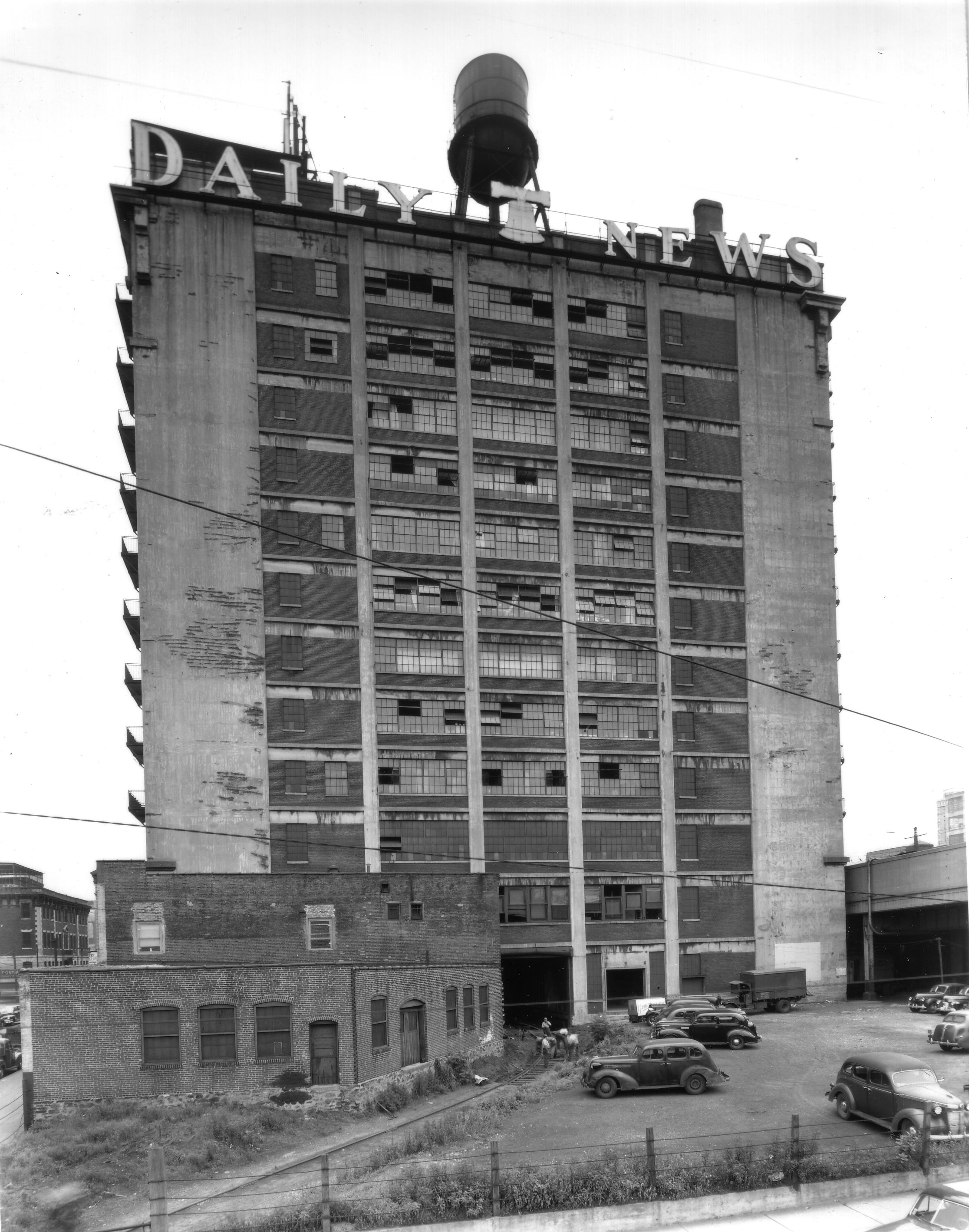 July 15, 1947: Daily News, Arch Street at 22nd | Parker & Mullikin, Free Library of Philadelphia Print and Pictures Collection