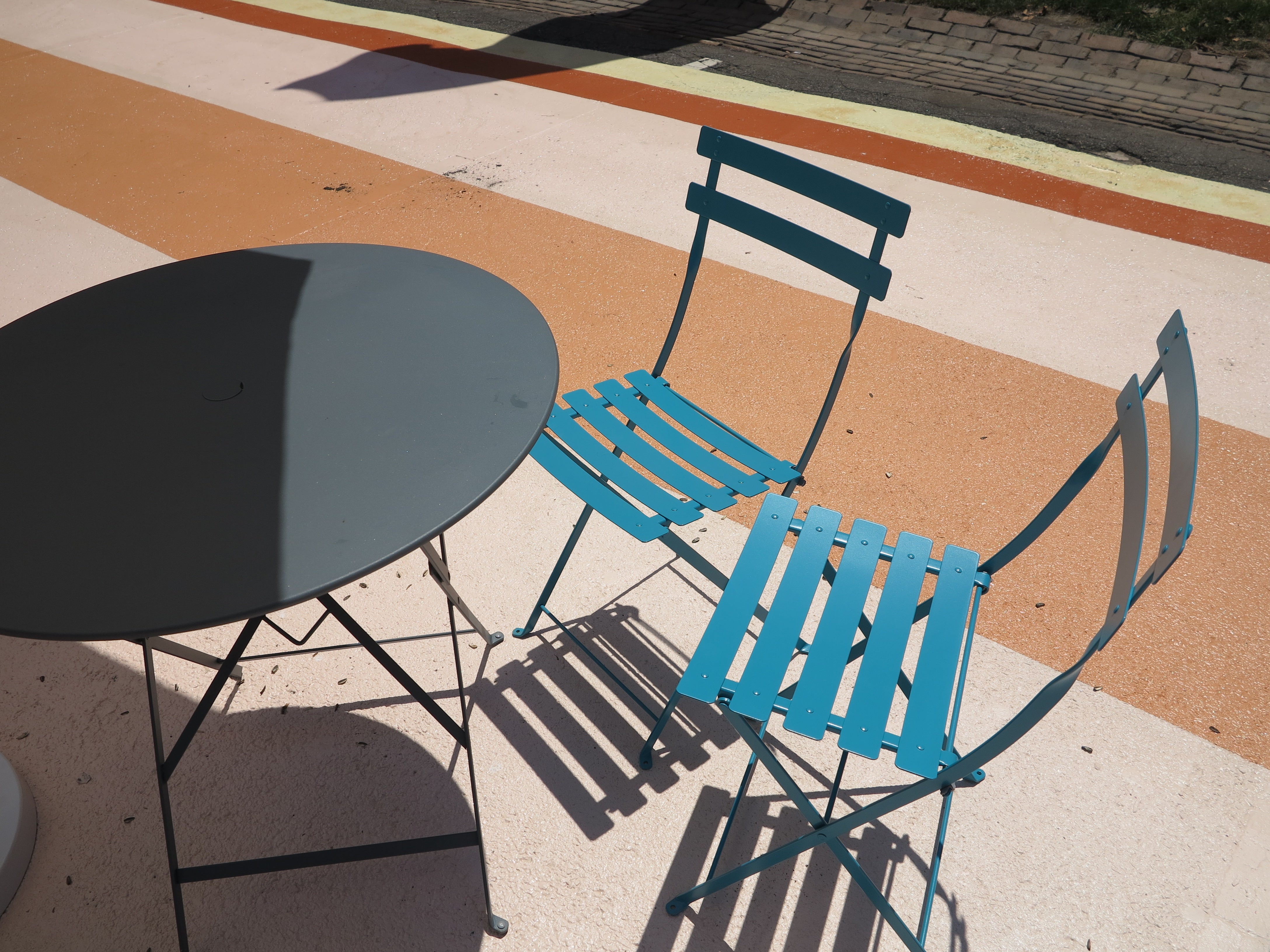 Cafe Tables and chairs offer a place to sit and eat food truck grub.