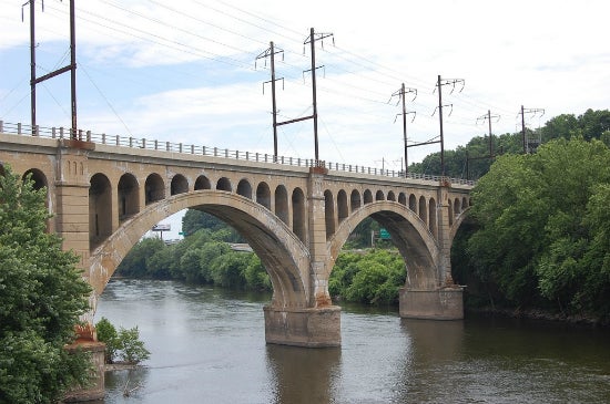 The Manayunk Bridge connects Philadelphia and Lower Merion Township. | Photo Credit: Sarah Clark Stuart, Bicycle Coalition of Greater Philadelphia