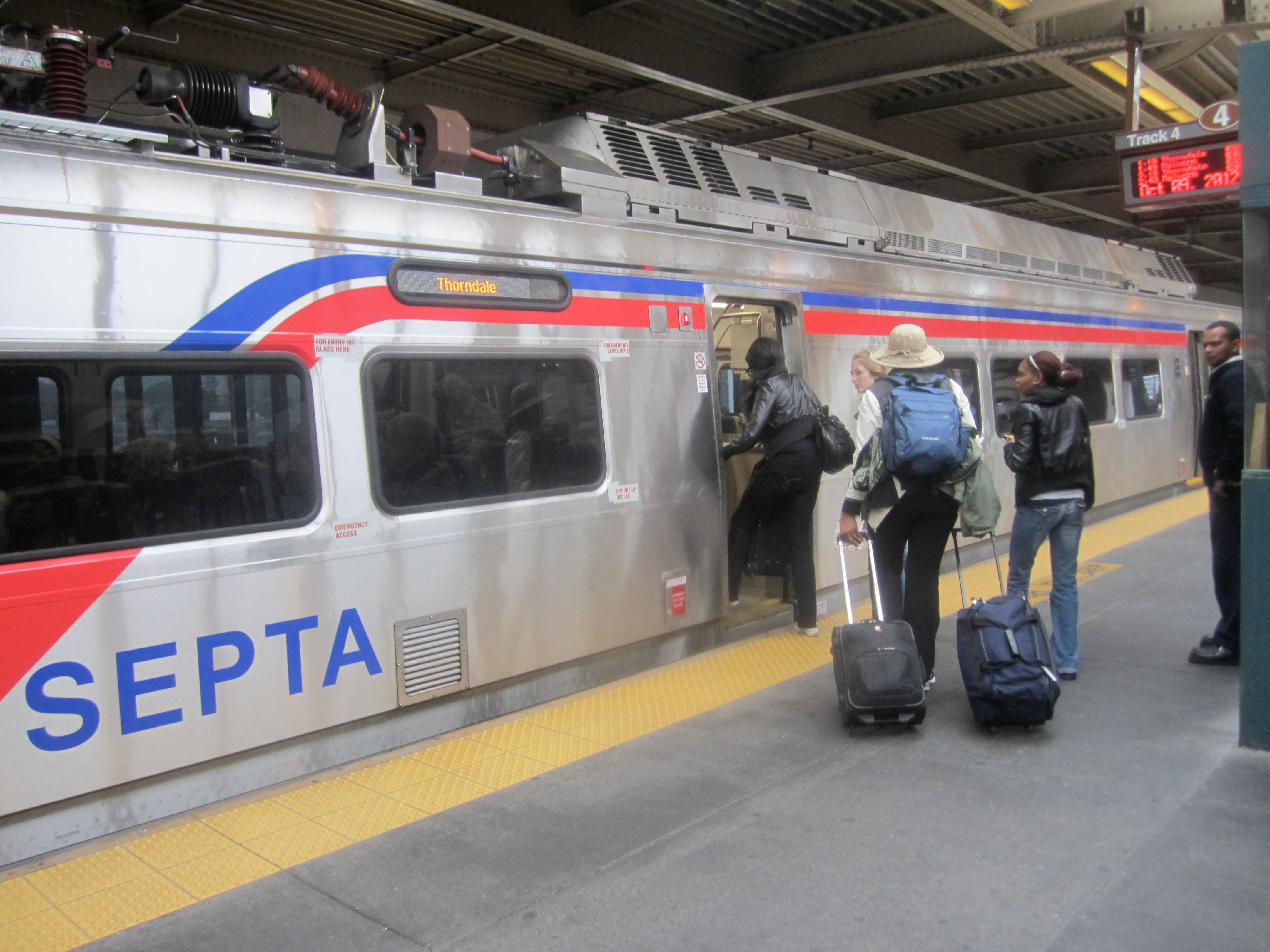 Entrance doors a quarter of the way down each car allow immediate access into the train rather than a vestibule