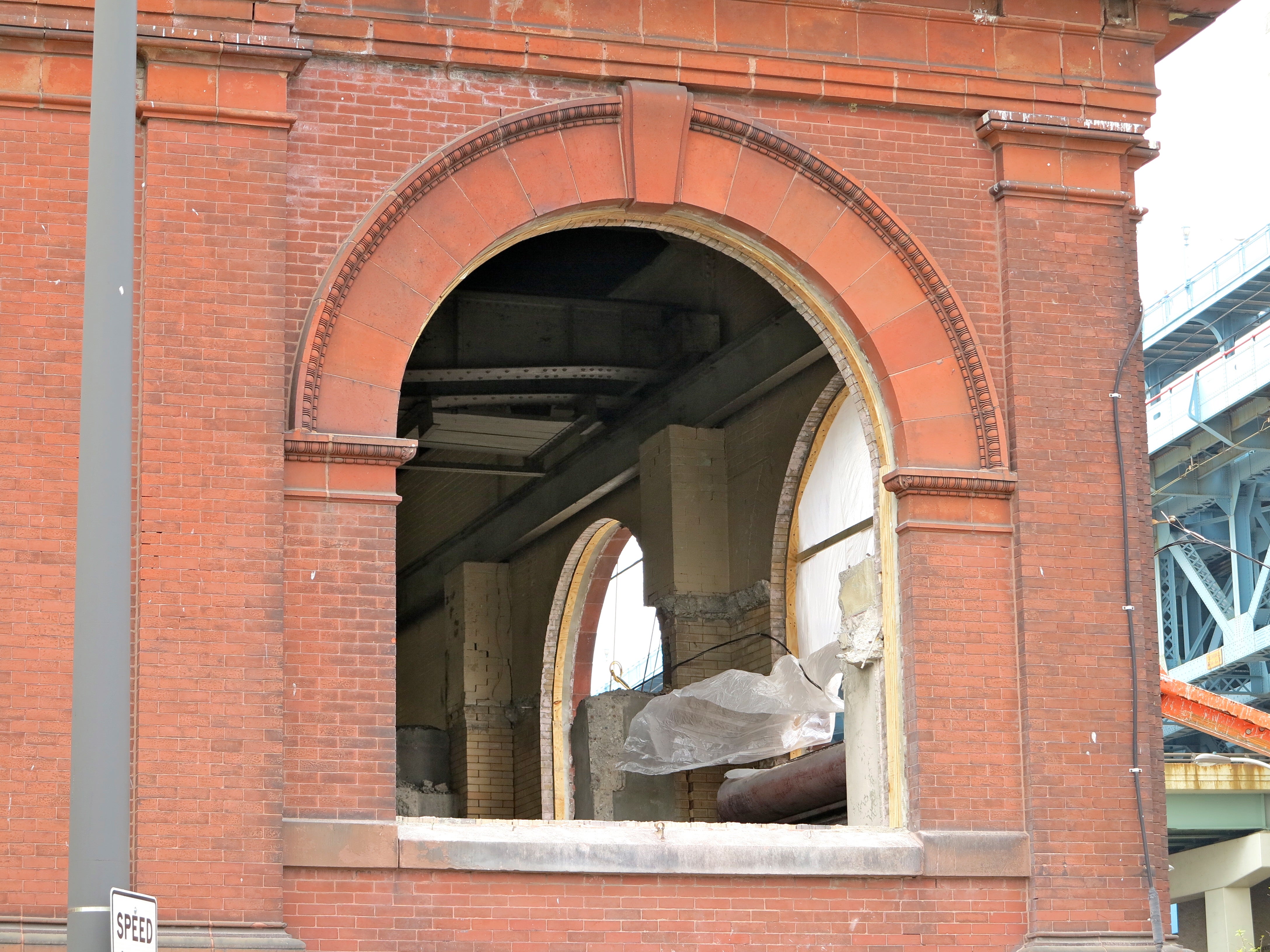 Seeing from Delaware Ave through to Race St