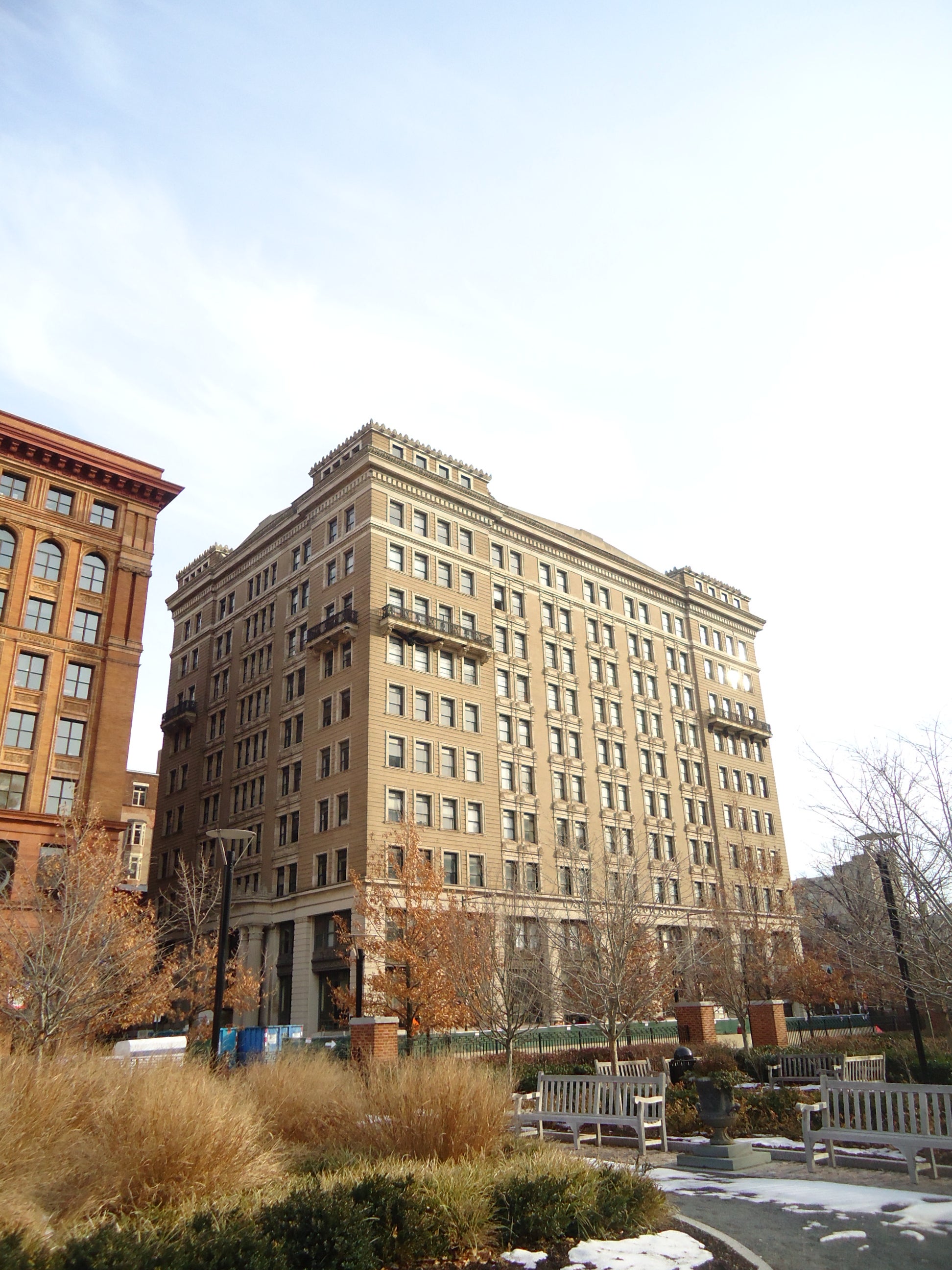  The Kimpton Hotel Monaco inhabits the former Lafayette Building at 5th and Chestnut.