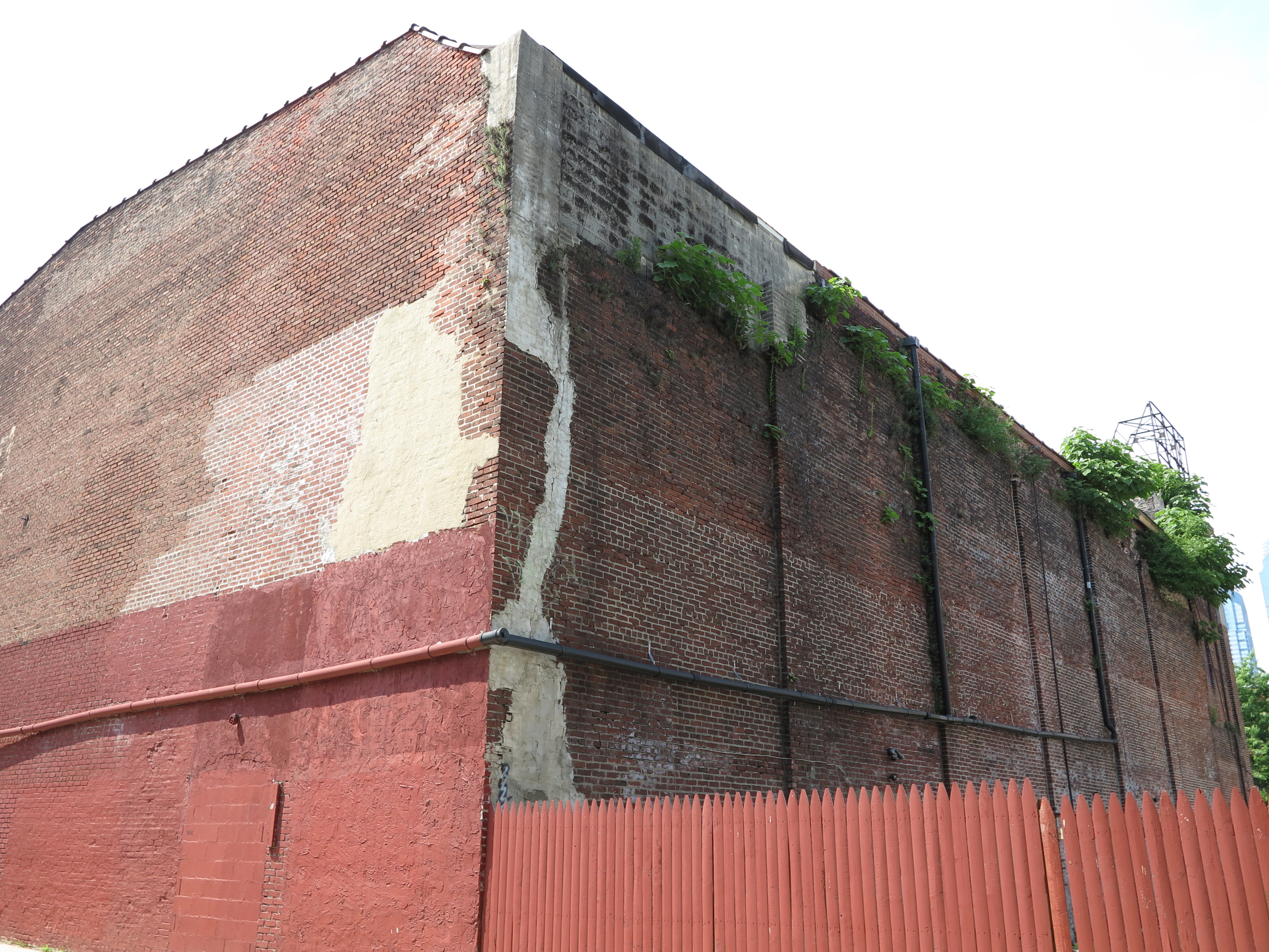 The Royal's eastern wall as seen from Kater Street.