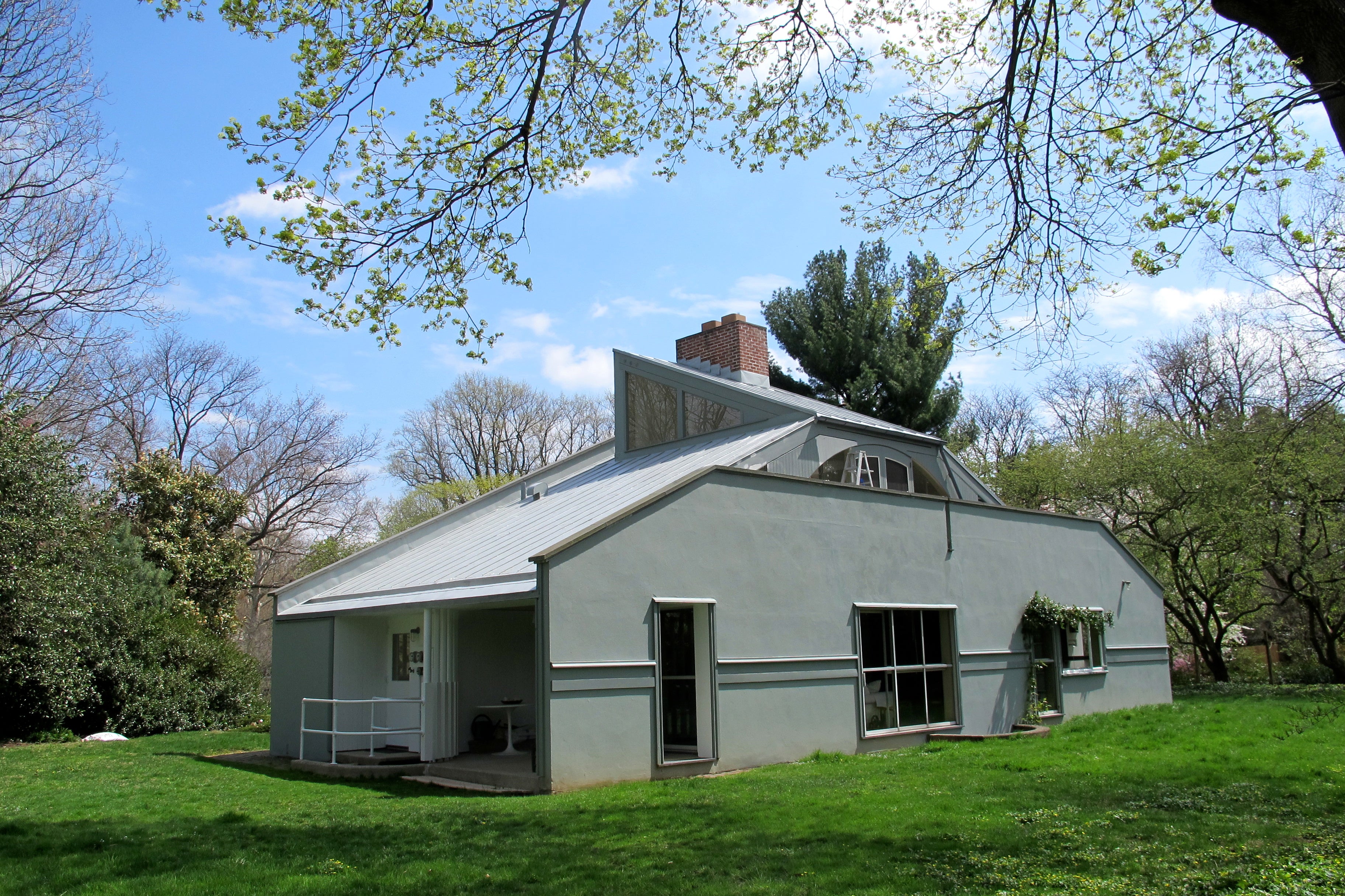 Vanna Venturi House rear facade