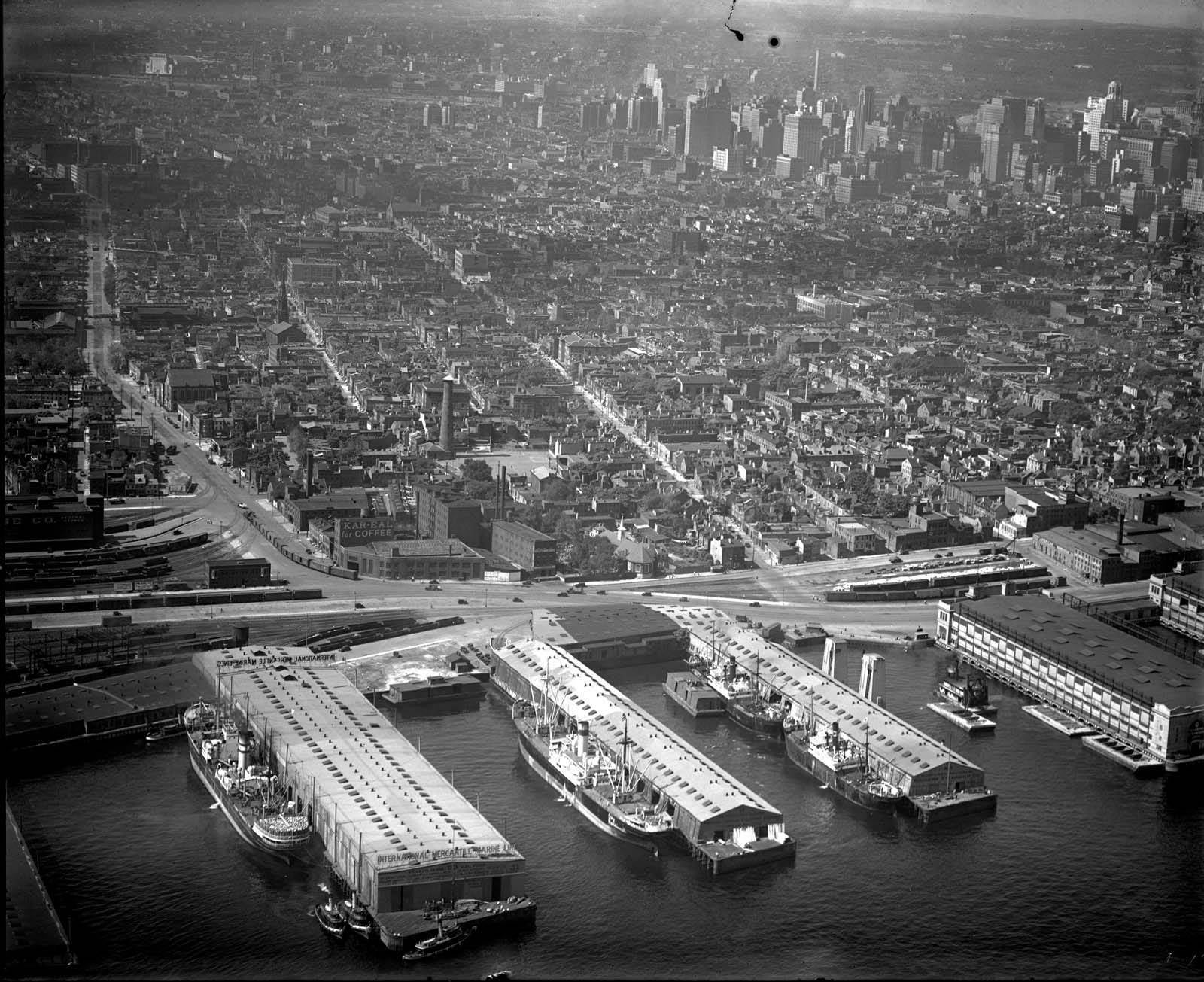 1930 Delaware River Waterfront at Washington Avenue 