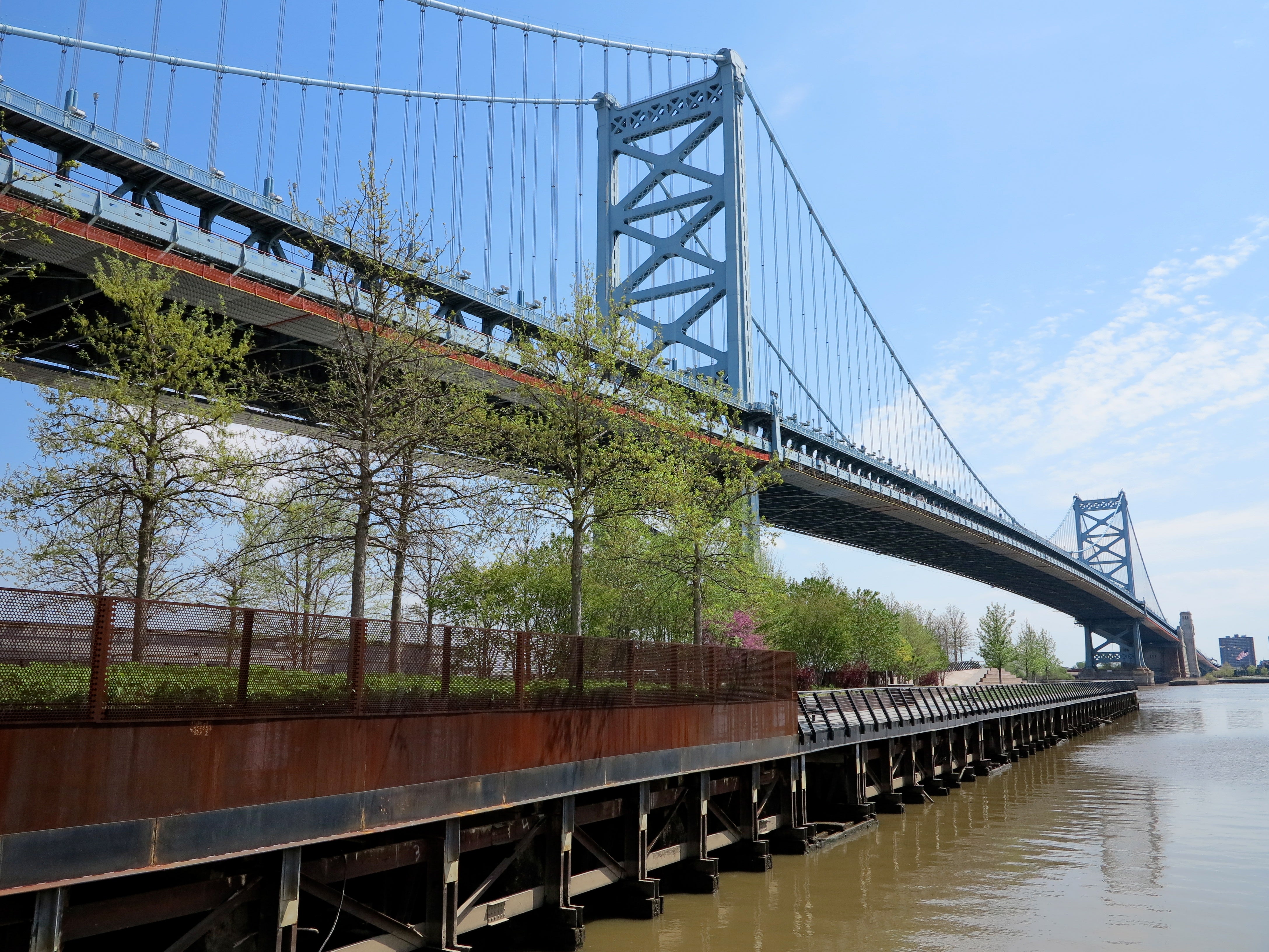 Benjamin Franklin Bridge, Race Street Pier, May 2014