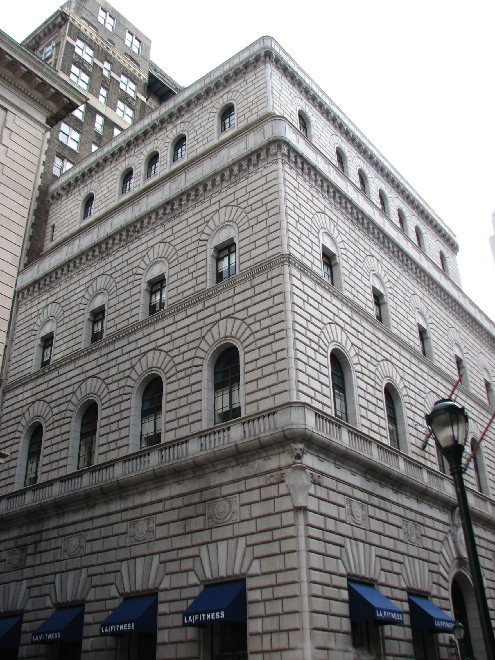 The northeast view of the Drexel & Company Building at 15th and Walnut Streets.