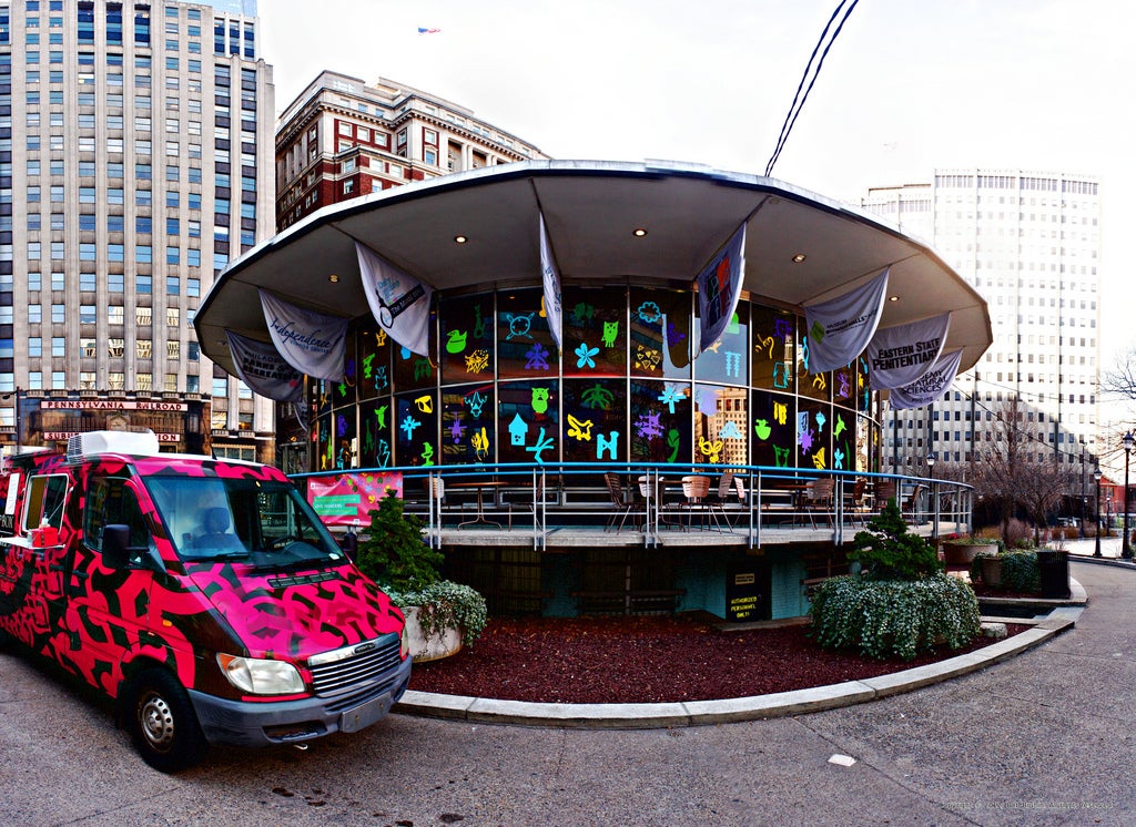 LOVE Park - Visitors Center | Bob Bruhin