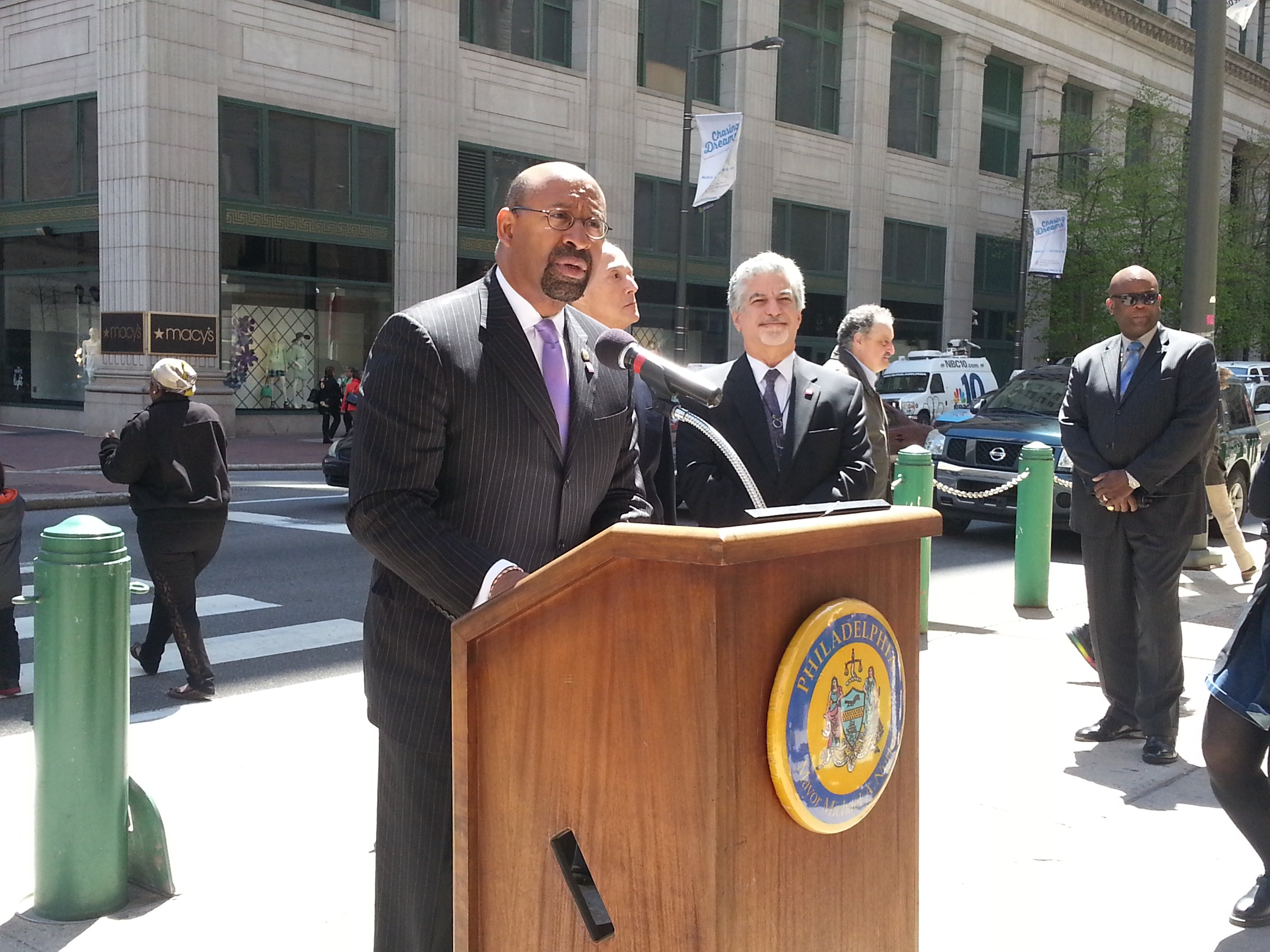 Mayor Nutter announces Century 21 department store will open at former Strawbridges