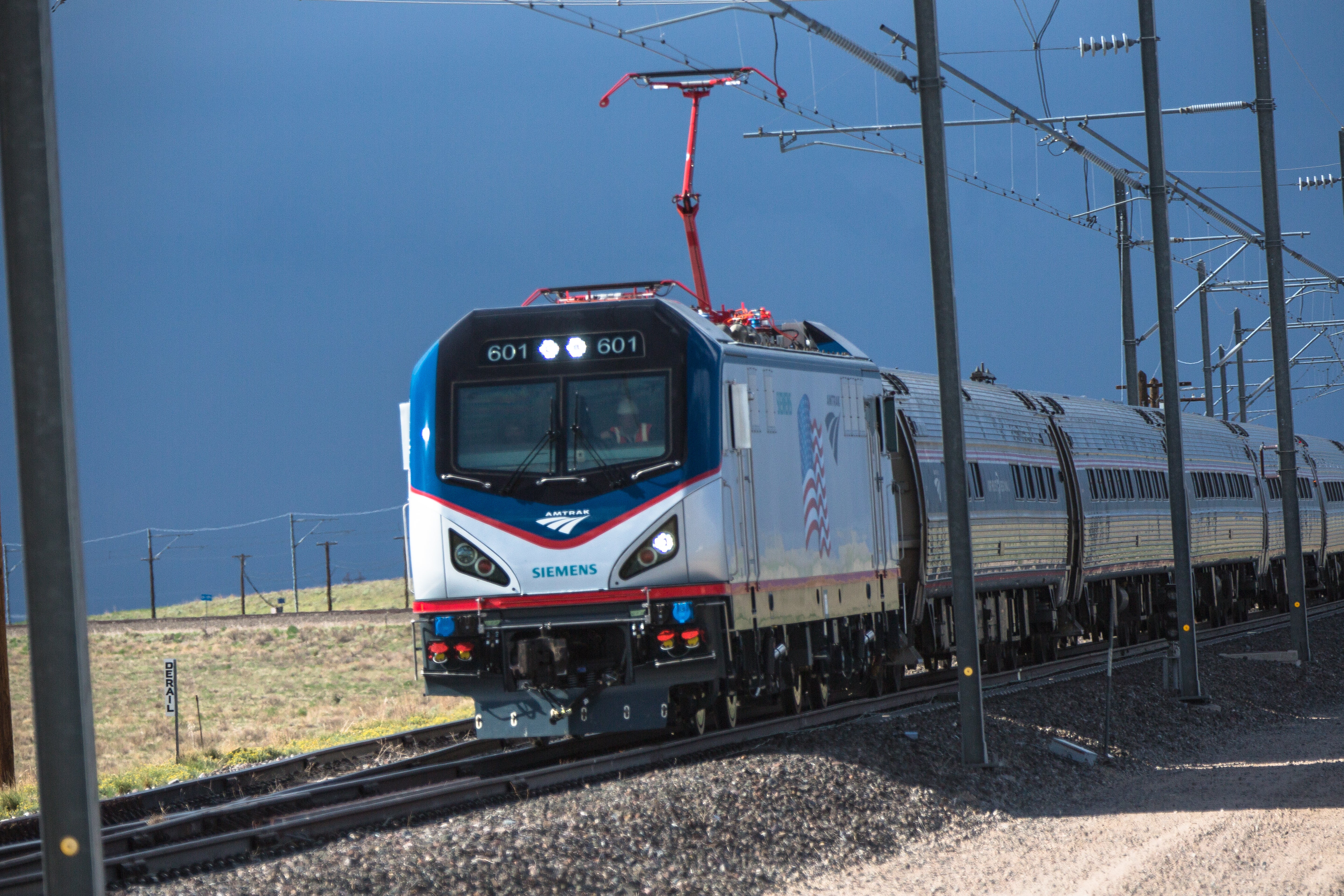 Ас 64. Американский Локомотив Амтрак. Электровозы США Amtrak. Amtrak 601. Америка локомотивы Амтрак.