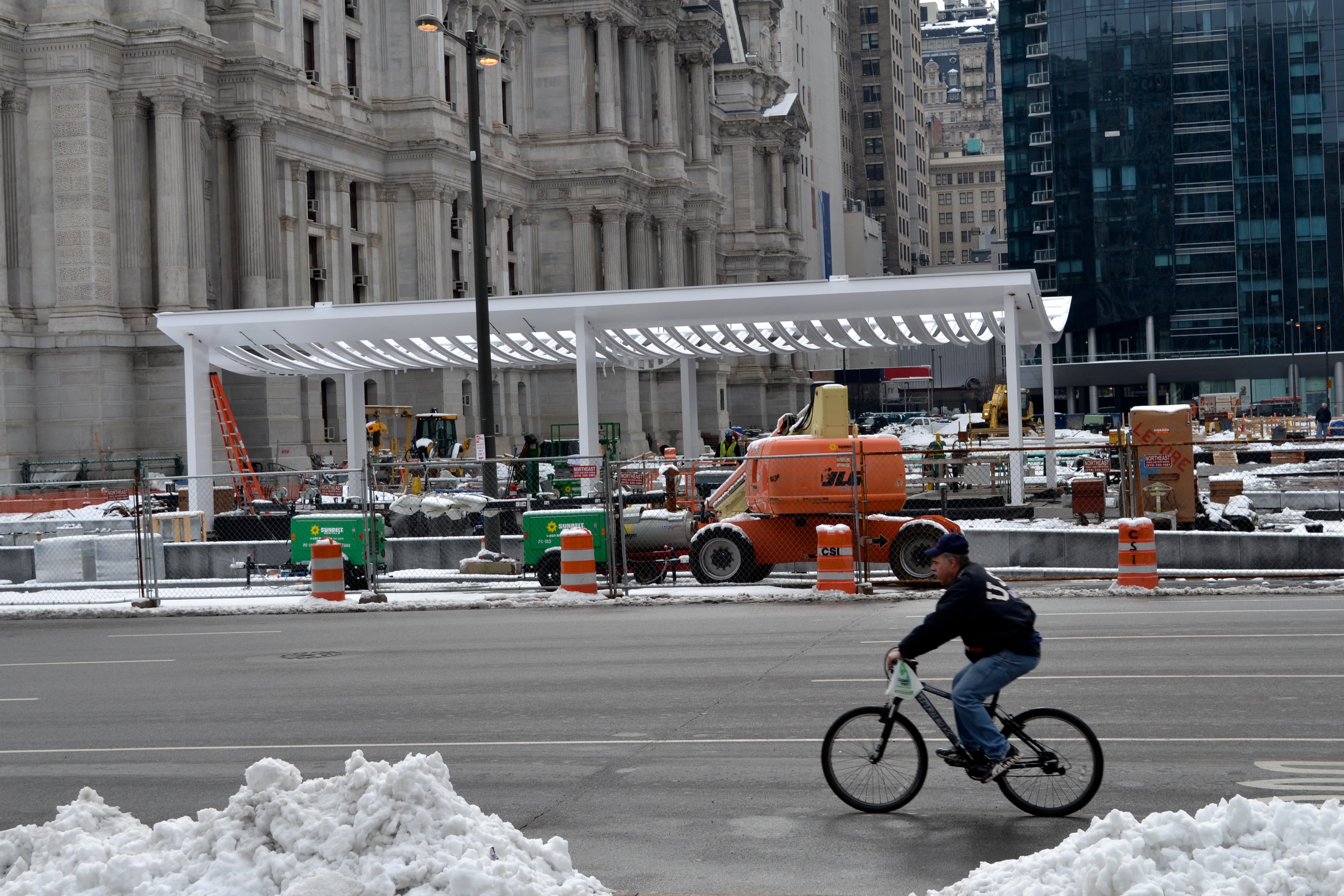 The new structure at the north end of Dilworth Plaza will house a cafe, entrances to the transit network below and an information booth