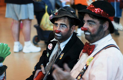 The silent Klowns from Lu Lu Shrine Temple built hundreds of balloon animals and headgear for the younsters. 